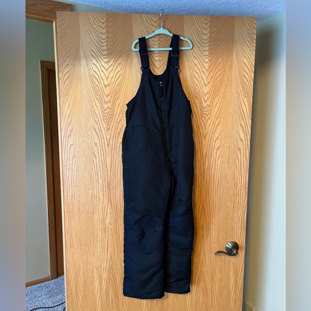 All in Motion youth snow pants. Size: M (8/10).